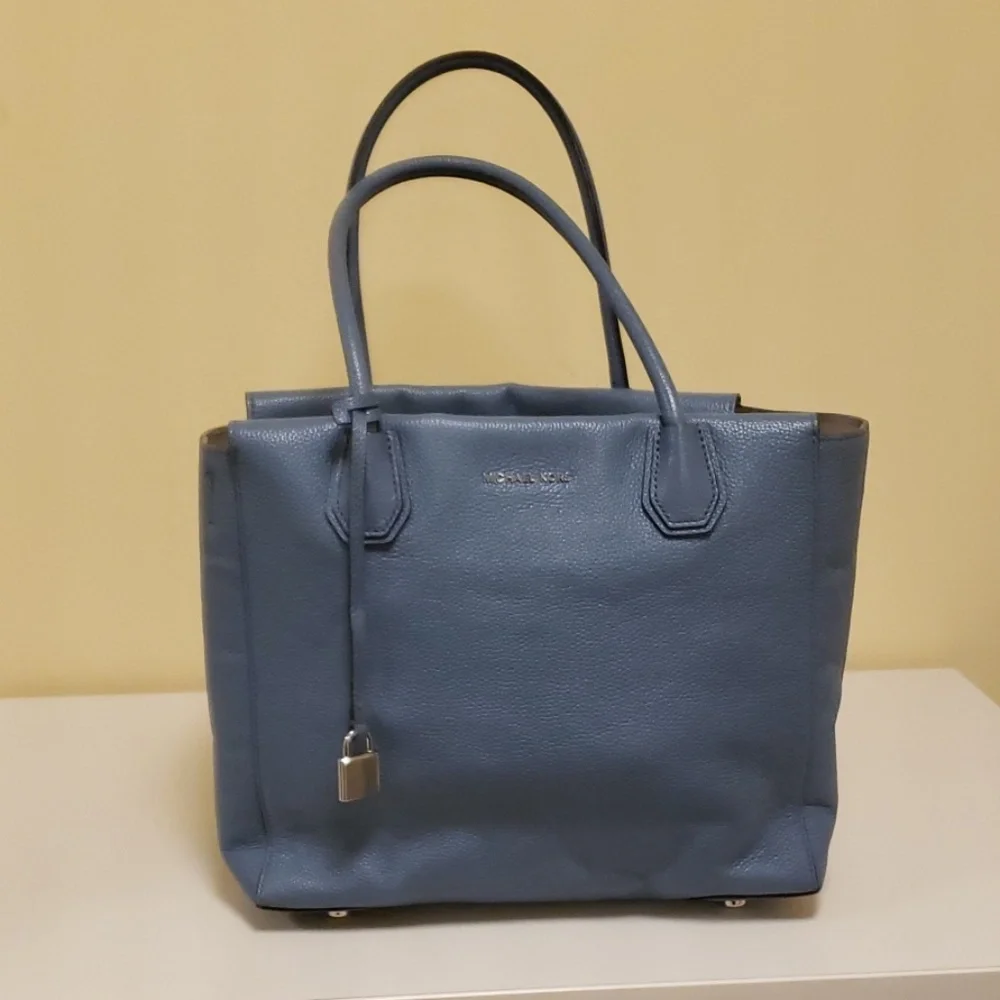 Michael Kors bag with attachable strap
